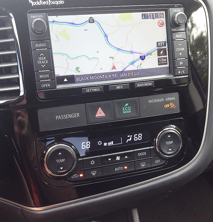 Mitsubishi Outlander GT Navigation and Radio