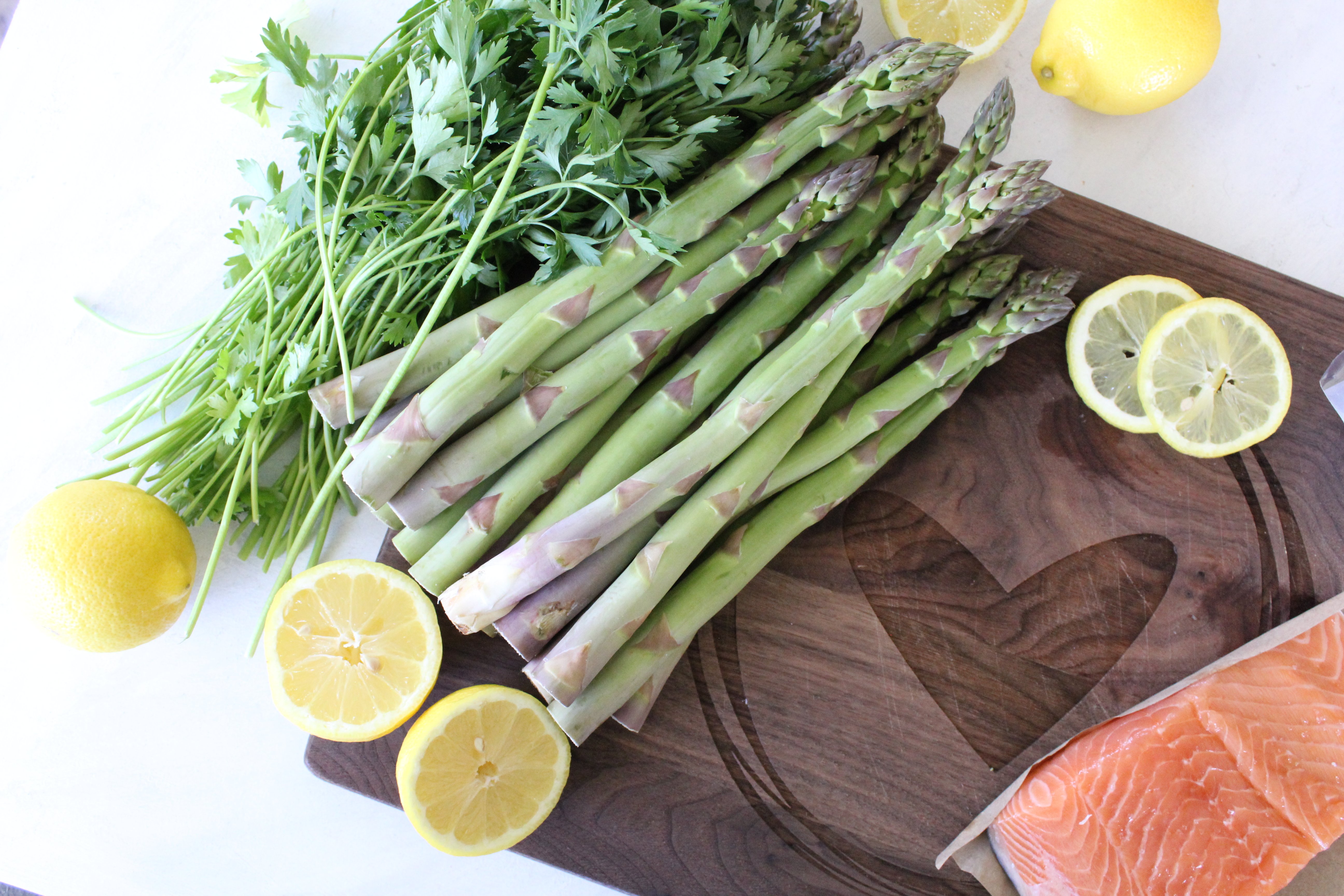 Easy ingredients for salmon and asparagus