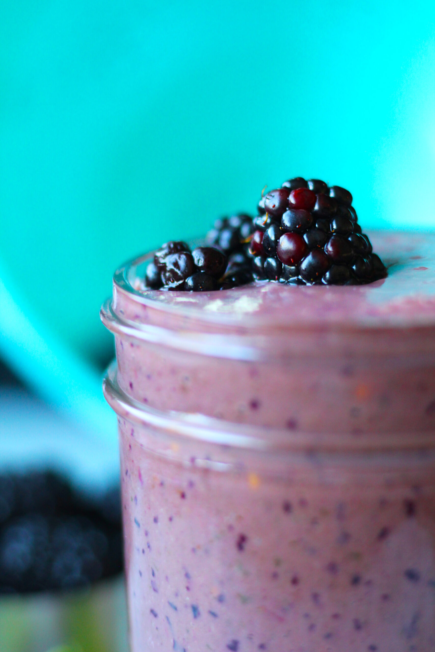 Blackberry Spinach Smoothie with Banana, Yogurt and Spinach