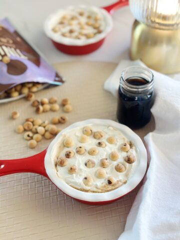 yogurt cheesecake with coffee